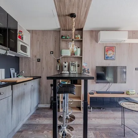 With Wifi, Air Conditioning And Pool Lejlighed